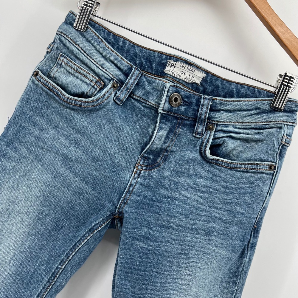 Free People Womens Jeans Size 24 Light‎ Wash Denim Raw Hem Skinny Leg